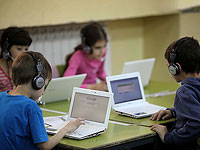 Из денег, выделенных на компьютеризацию школ, на покупку компьютеров пойдет только треть