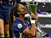 Футбол. Двукратная победительница Лиги чемпионок нокаутировала соперницу ударом ногой в голову