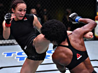 UFC. Мишель Уотерсон победила Анжелу Хилл. 
