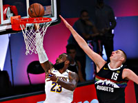 Полуфинал НБА. Леброн Джеймс сделал трипл-дабл. 