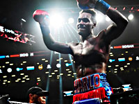 Украинец Сергей Деревянченко не смог стать чемпионом мира по боксу