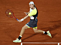 Открытый чемпионат Франции. Джокович и Шаповалов вышли во второй круг. Медведев проиграл