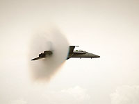 Парижане приняли за взрыв звук самолета, преодолевшего звуковой барьер