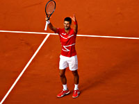 Джокович вышел в третий круг Открытого чемпионата Франции. Шаповалов проиграл