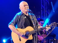 Израильский певец Шломи Шабат госпитализирован с коронавирусом