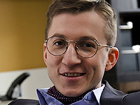 Дмитрия Шаракоиса, звезду сериала 