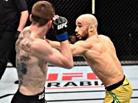 UFC. Сэндхаген нокаутировал Мораиса. 