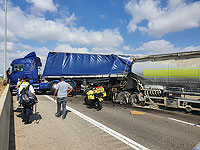 На 6-й трассе столкнулись три грузовика: один погибший, двое пострадавших