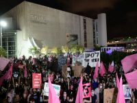 Митинги протеста: на площадях и перекрестках собрались тысячи людей