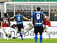 Златан Ибрагимович забил два мяча.