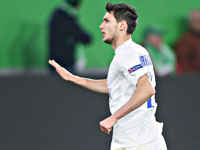 Жена форварда сборной Украины эффектно не застегнула пиджак