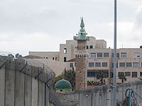 В сторону пограничников в Абу Дисе бросили бутылки с 