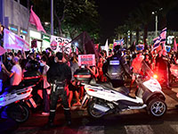 В десятках городов проходят акции против Нетаниягу и в его поддержку