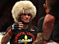 Взвешивание в Абу-Даби. У Гэйджи и Нурмагомедова равный вес