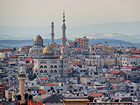 В Умм эль-Фахме появились рекламные щиты, осуждающие французов за 