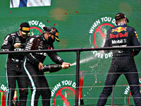 Льюис Хэмилтон побил рекорд Михаэля Шумахера