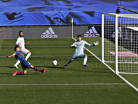 Эден Азар забил первый гол в этом году. 