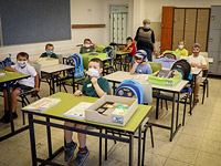 Возобновились занятия в младших классах израильских школ