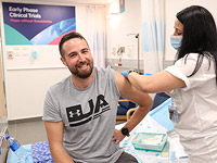 Начинаются клинические испытания израильской вакцины от коронавируса