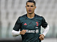 Криштиану Роналду вернулся, вышел на замену  и забил два мяча