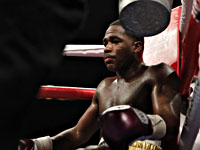 Экс-чемпион мира по боксу арестован. Судья не поверил, что у него нет денег. Подвела любовь к социальным сетям