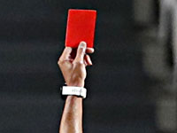 Чемпионат Франции. Защитник дисквалифицирован за то, что укусил за щеку вратаря соперника