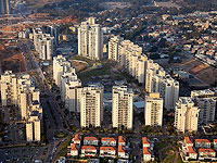 В Лоде проходит акция протеста против 