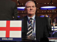 Глава Футбольной ассоциации Англии ушел в отставку из-за речи о расизме