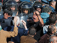 В Ереване проходит массовый митинг протеста, более 100 задержанных