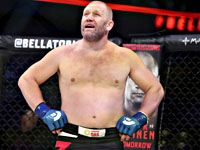 Конфликт российских бойцов. В Москве Адам Яндиев избил легендарного Сергея Харитонова