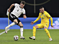 Чемпионы Европы проиграли чемпионам мира, украинцы - немцам.