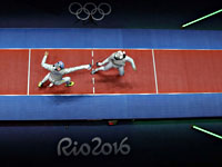 Медалистка олимпиады напомнила о том, что ничто не вечно, снявшись в одной шляпе