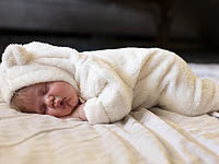 Israir вывезла из Грузии 18 израильских малышей, родившихся у суррогатных матерей