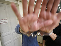 Суд разрешил родителям, подозреваемым в убийстве младенца, присутствовать на его похоронах