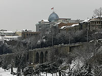 В центре Тбилиси вооруженный злоумышленник взял в заложники 11 человек