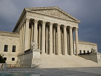 Верховный суд США запретил ограничивать количество молящихся в церквях и синагогах