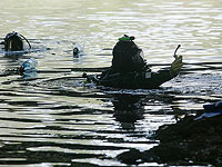 Водолаз, выполнявший ремонтные работы, вытащен из воды без сознания