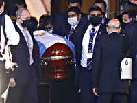 Диего Марадона похоронен на частном кладбище