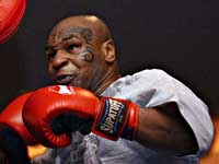 Взвешивание в Лос-Анджелесе. Майк Тайсон тяжелее Роя Джонса