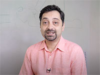 Театр Arlekin Players представляет спектакль-игру в Zoom-эфире. Интервью с режиссером Игорем Голяком