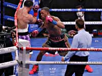 Бокс. Эррол Спенс защитил чемпионские пояса, победив Дэнни Гарсию