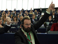 Секс-скандал в Брюсселе: венгерский консерватор был на мужской оргии в период строгого карантина