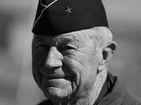 Чак Йегер в 2012 году