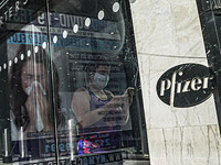 Великобритания начала вакцинацию от коронавируса, вторым привился Уильям Шекспир