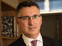 Саар покидает 