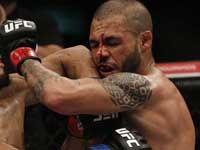 UFC. Дейвисон Фигейредо защитил пояс, установил рекорд и попал в больницу