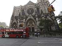 В Нью-Йорке неизвестный открыл стрельбу на Манхеттэне