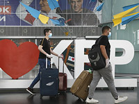 В аэропорту Херсона у израильтянина изъяли пневматический пистолет