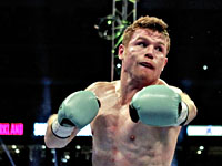 Бокс. Сауль Альварес победил Каллума Смита