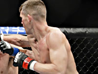 UFC. Томпсон победил Нила. Поляк нокаутировал экс-футболиста.